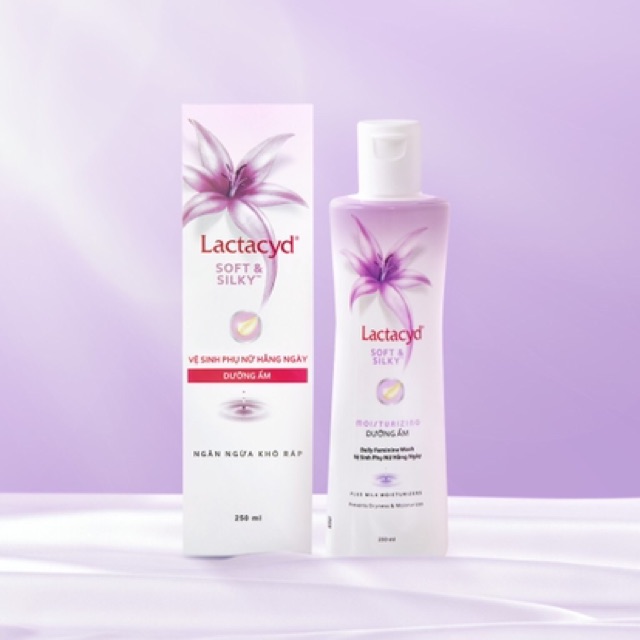 Dung dịch vệ sinh phụ nữ Lactacyd Soft & Silky 250ml