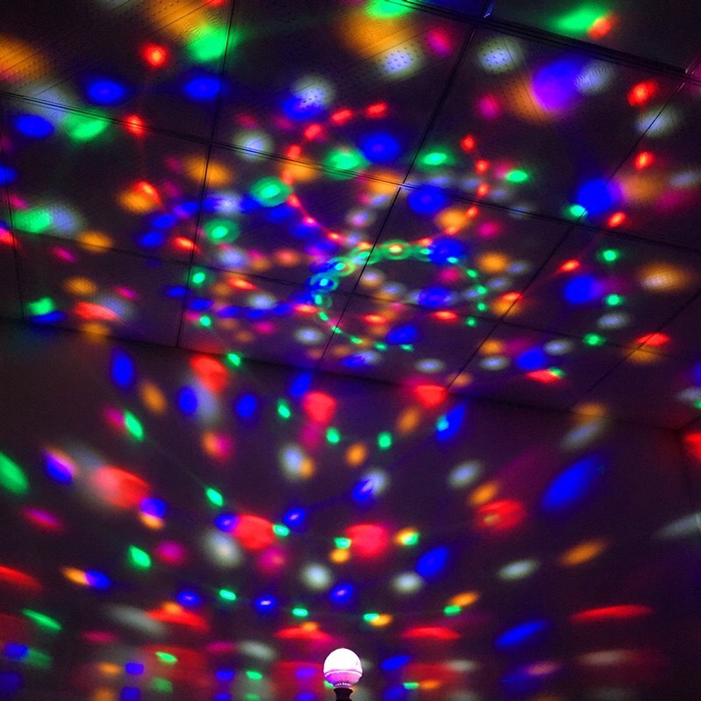 Đèn led xoay vũ trường 7 màu kèm đuôi X1A