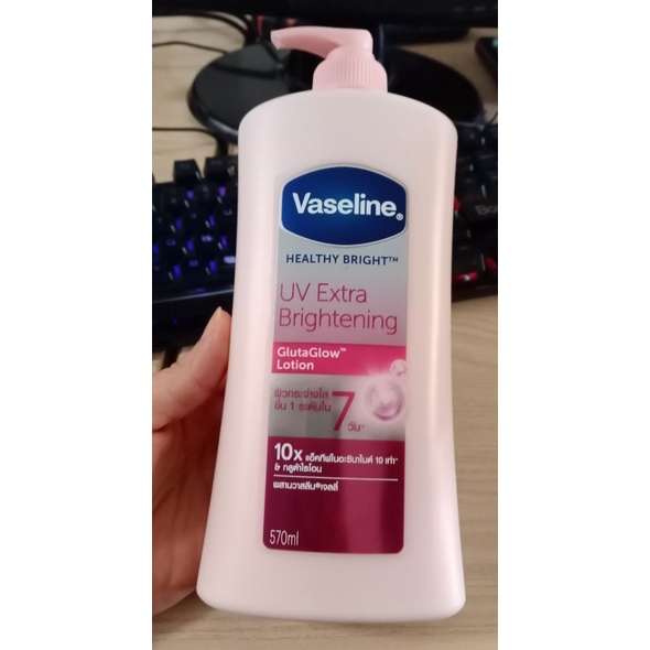 Sữa dưỡng thể Vaseline UV Extra 10X Thái Lan 570ml giúp dưỡng trắng dưỡng ẩm phù hợp cho mọi loại da