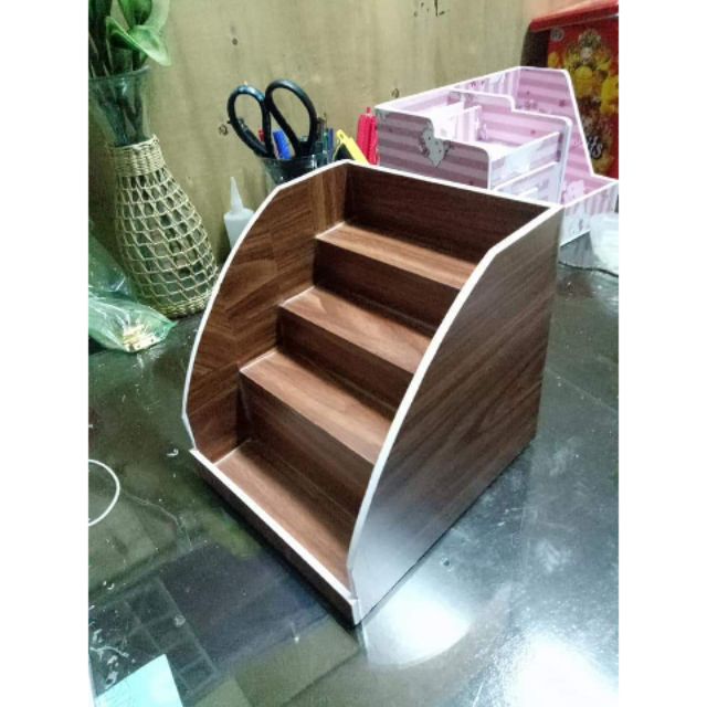 ( tặng bút cute) Kệ trưng bày nước hoa mini màu gỗ