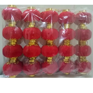 Đèn lồng đỏ trang trí cây cảnh
