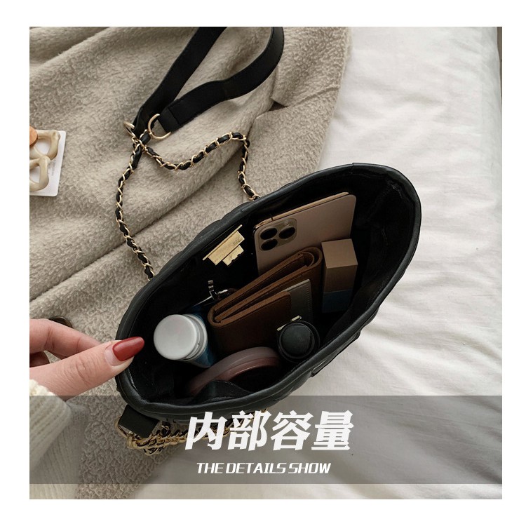 TÚI XÁCH NỮ ĐEO CHÉO THỜI TRANG DÁNG XÔ TRẦN TRÁM DA MỀM KHÓA VẶN TT 85 | BigBuy360 - bigbuy360.vn