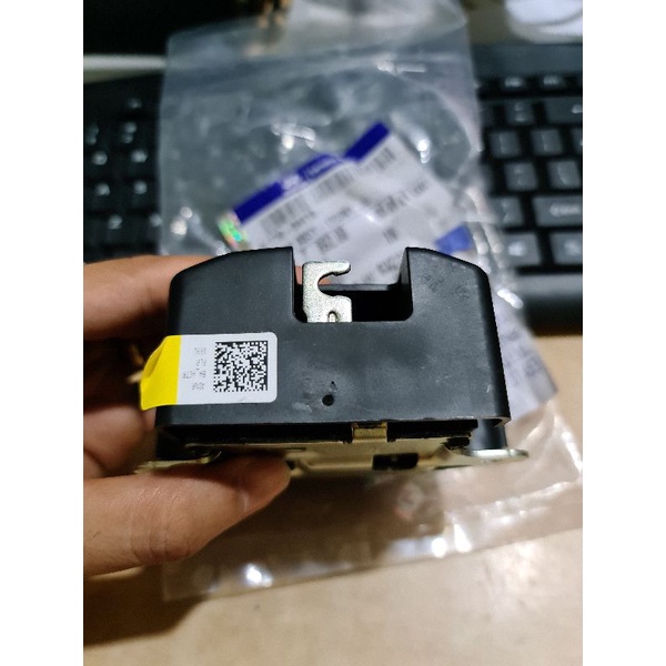 Cơ cấu khóa cốp sau i10 grand 81230B4410 81230B4010