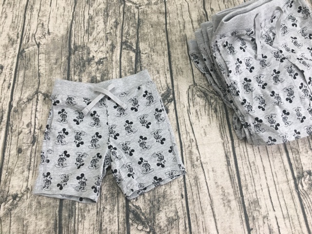 Quần short baby Gap bé trái