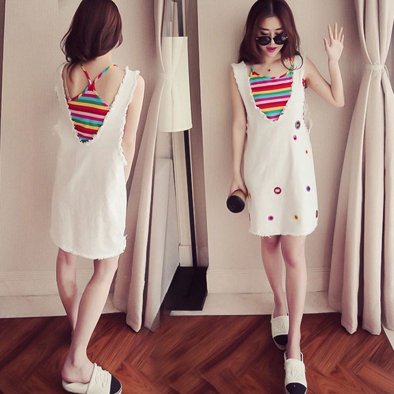 Set áo thun sát nách và chân váy phong cách năng động cho nữ | BigBuy360 - bigbuy360.vn