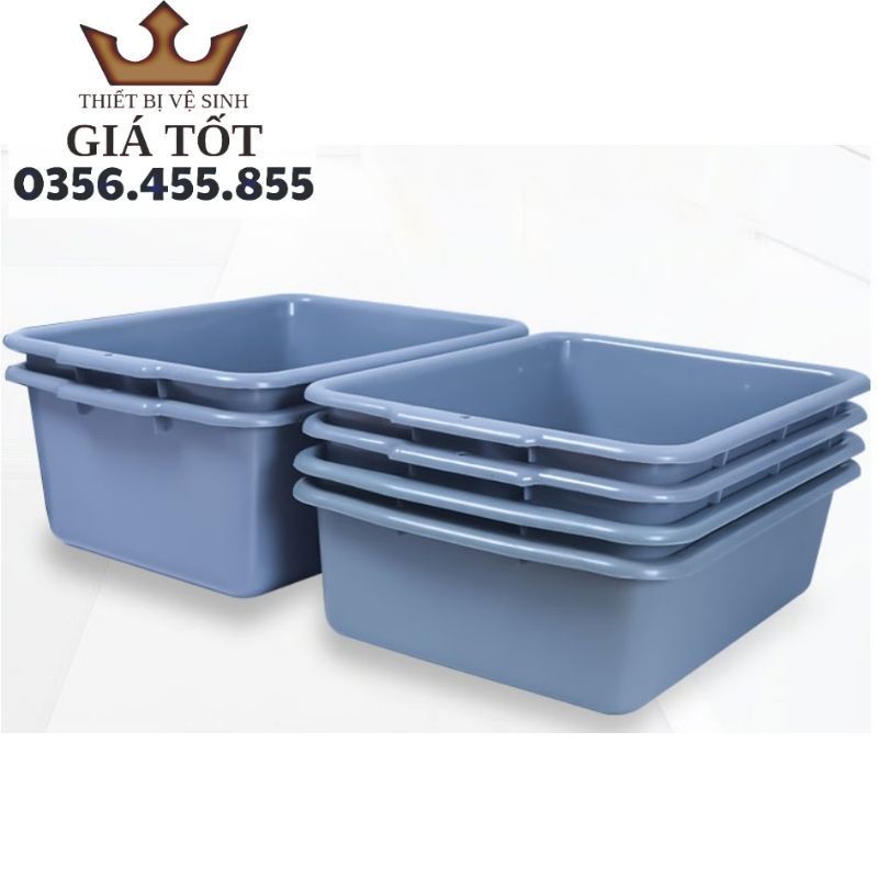 Thau và xô nhựa xe đẩy thu gom chén dĩa trong quán ăn,nhà hàng