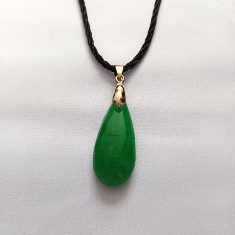 Vòng cổ mặt đá xanh hình giọt nước thiên nhiên biểu tượng sức sống mãnh liệt và thành công