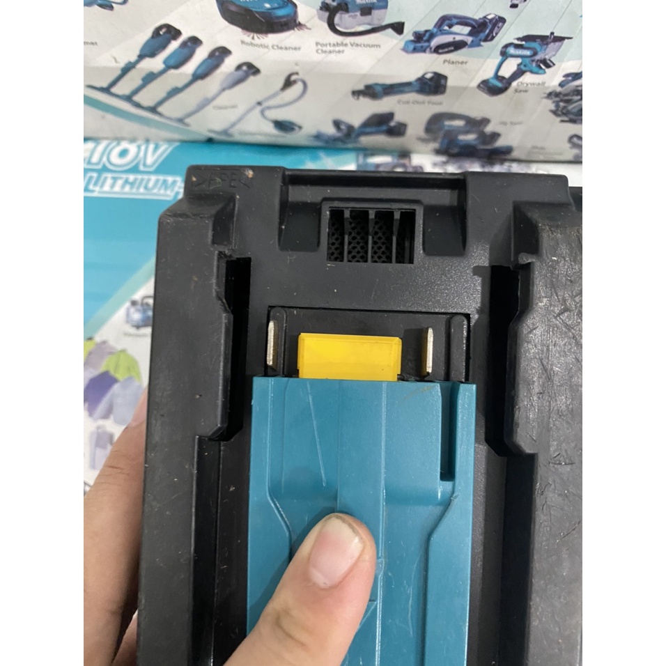 Sạc nhanh zin bãi Makita DC18RC đã lên điện 220v. BN.