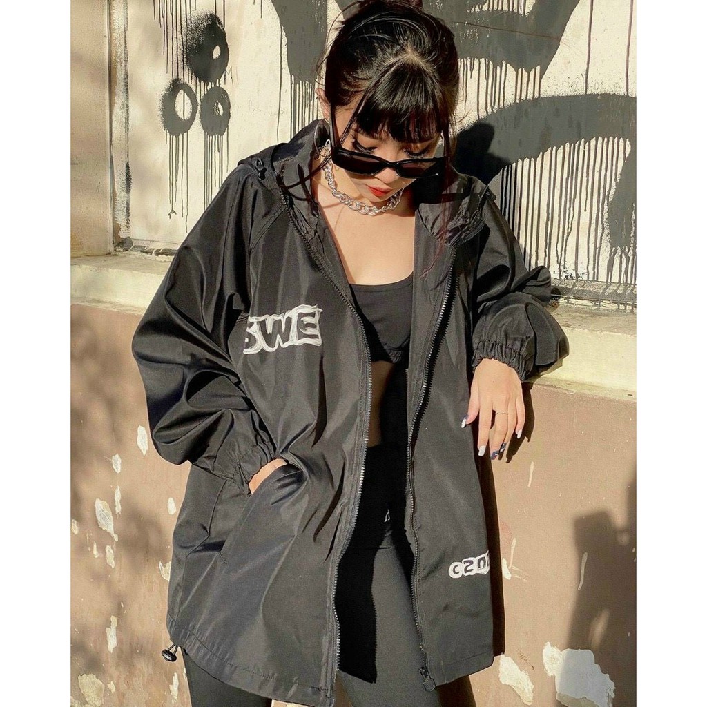 Áo khoác dù 2 lớp form rộng in 2 mặt unisex nam nữ mặc áo đôi in sau chữSW trắng