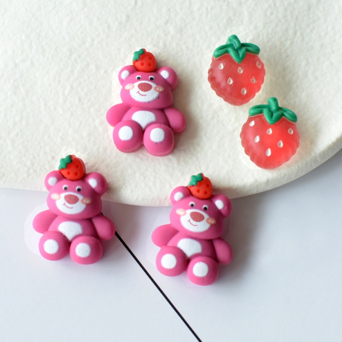 Sticker jibbitz gắn dép sục Crocs hình gấu hồng Pink Bear và dâu tây