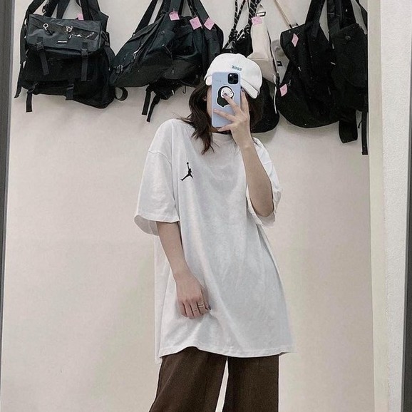 Áo Phông Trơn Dáng Rộng In Hình Cầu Thủ Bóng Rổ - Thun tay lỡ oversize họa tiết ngực trái style Ulzzang | BigBuy360 - bigbuy360.vn