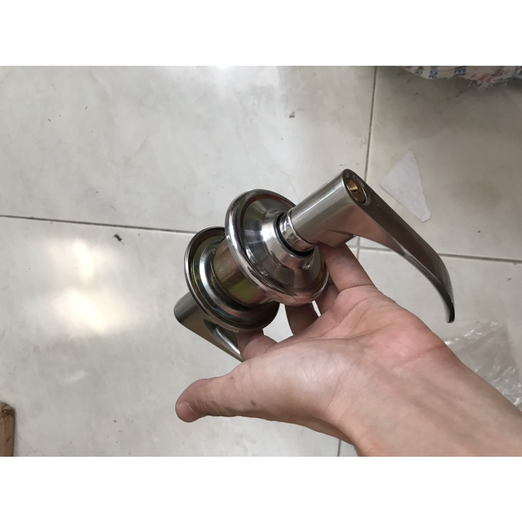 Khóa cửa tròn có tay gạt inox loại tốt