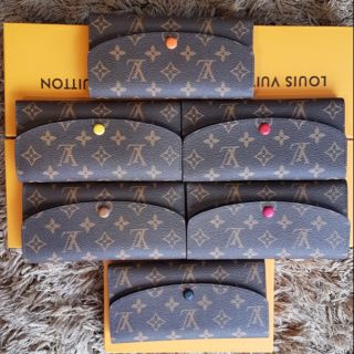 Ví nữ cúc bấm chữ LV