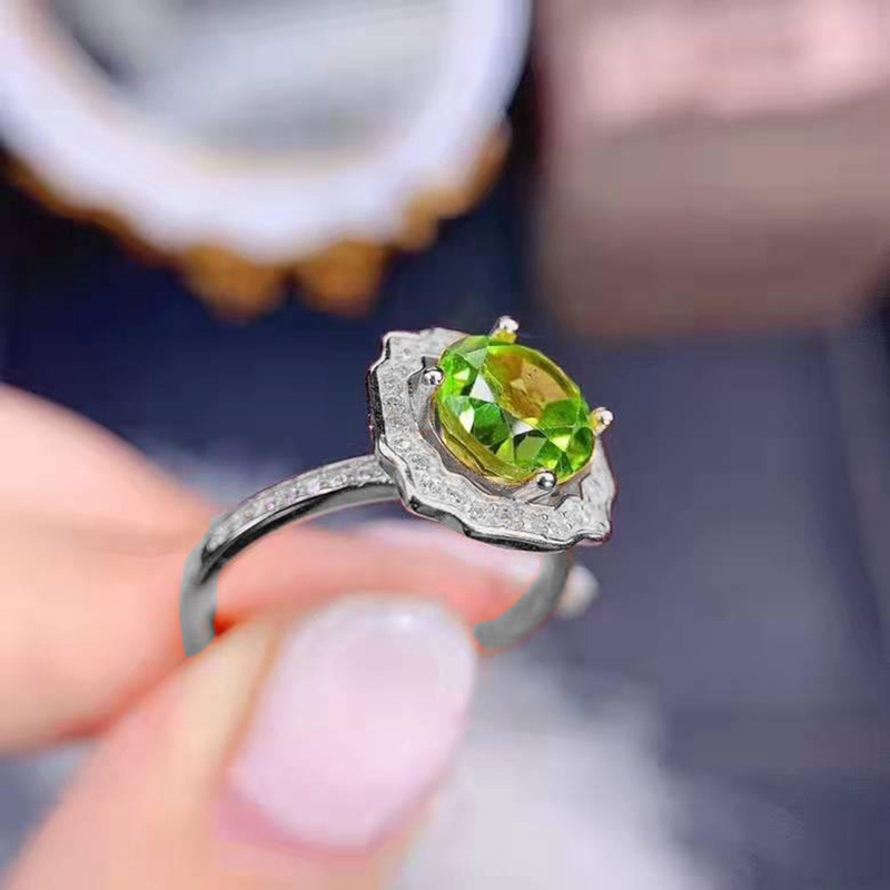 Nhẫn Đính Hôn Nữ Mặt Đá Xanh Hình Tròn Sang Trọng