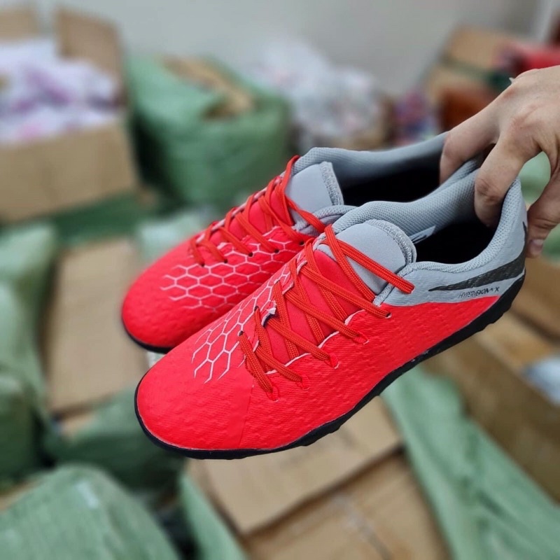 Giầy bóng đá Hyper 3 TF đỏ xám