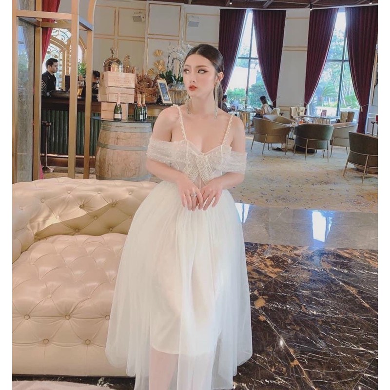 ĐẦM XOÈ RỚT VAI ĐÍNH CƯỜM