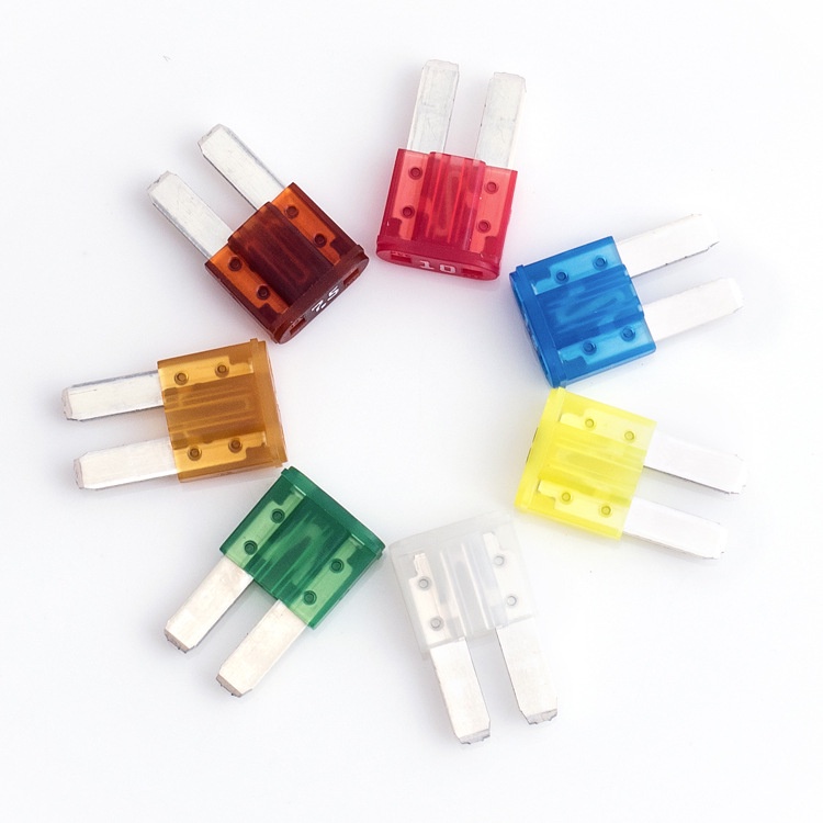 1 cái Cầu chì Micro 2 cho xe ô tô