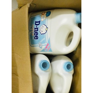 Nước giặt Dnee