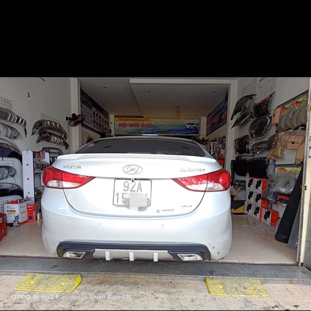 Líp chia pô Elantra 2012 2013 2014 2015 - Ốp Trang Trí Sau Elantra 2012/2015
