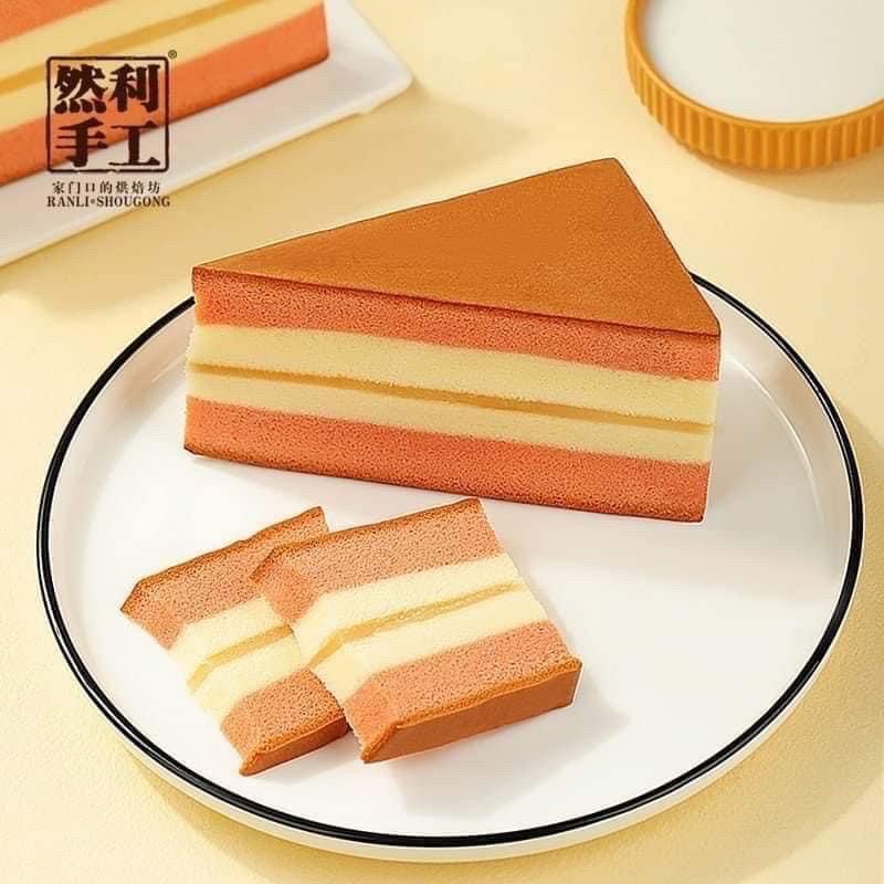 (Có sẵn 1 Thùng 2kg)  Bánh Bông Lan Tam Giác