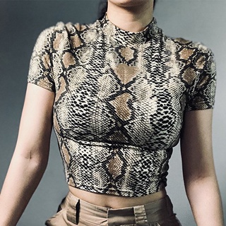 Áo thun crop top nữ in hình rắn