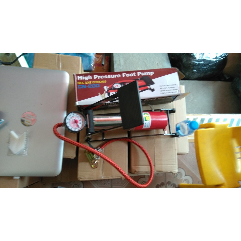 Bơm hơi đạp chân tiện dụng(ô tô, xe máy, bể phao,,, )