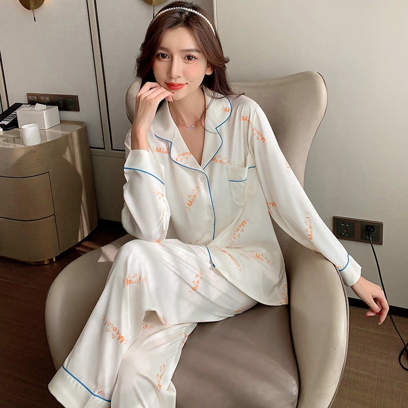 Bộ đồ ngủ với áo tay dài vải lụa lanh họa tiết kẻ sọc thời trang mùa thu 2021 dành cho nữ