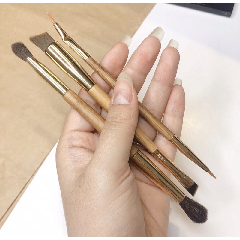 | TARTE | Cọ Trang Điểm Thân Gỗ Tarte
