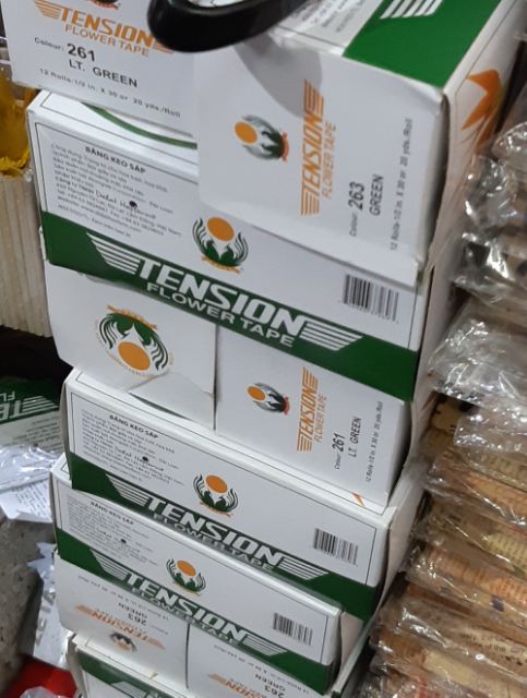 Sáp màu để quấn làm cành hoa giấy 20k /cuốn | BigBuy360 - bigbuy360.vn