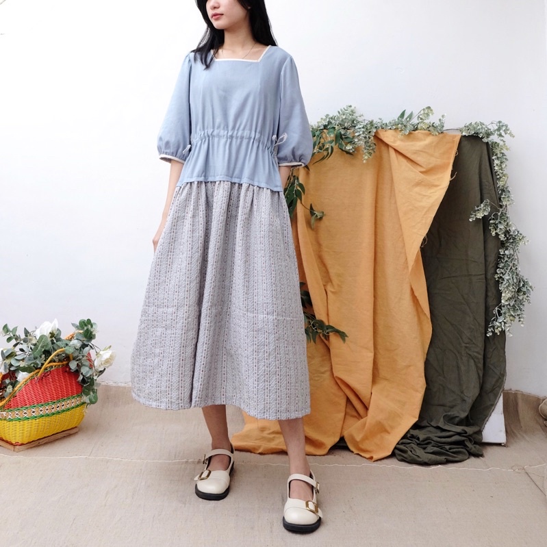 Đầm cổ vuông phối màu vải linen và thô dệt -by savanna