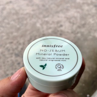 Phấn phủ Innisfree kiềm dầu