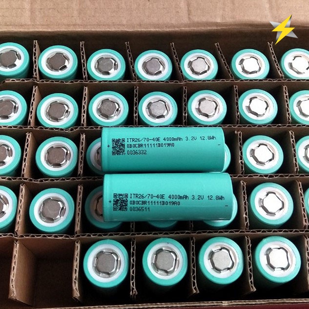 Pin Lithium Sắt đầu phẳng 26700 4000mAh 3.2v 3C max 8C