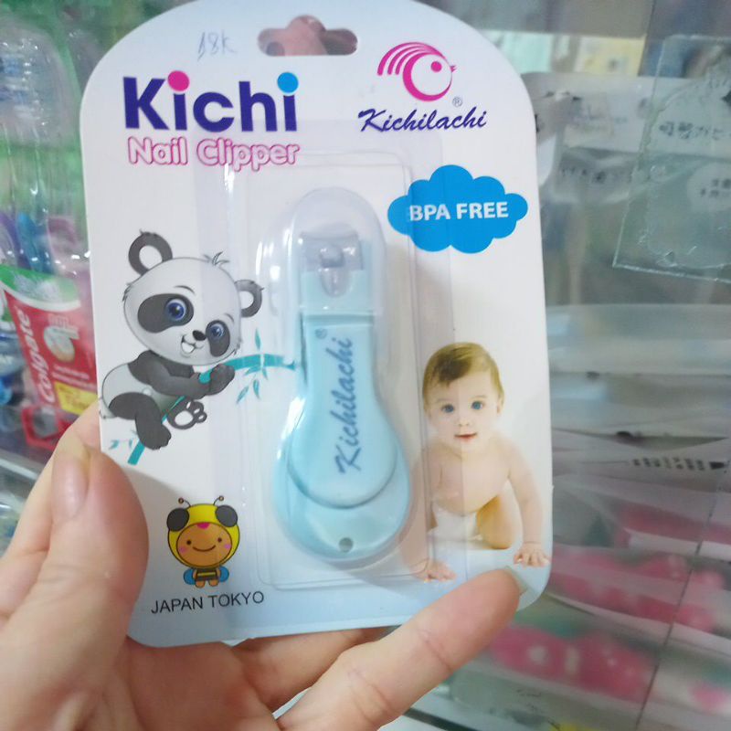 bấm móng tay, chân cho bé