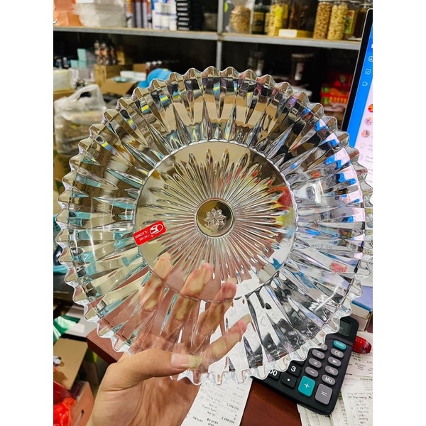 Đĩa thuỷ tinh trắng viền răng cưa