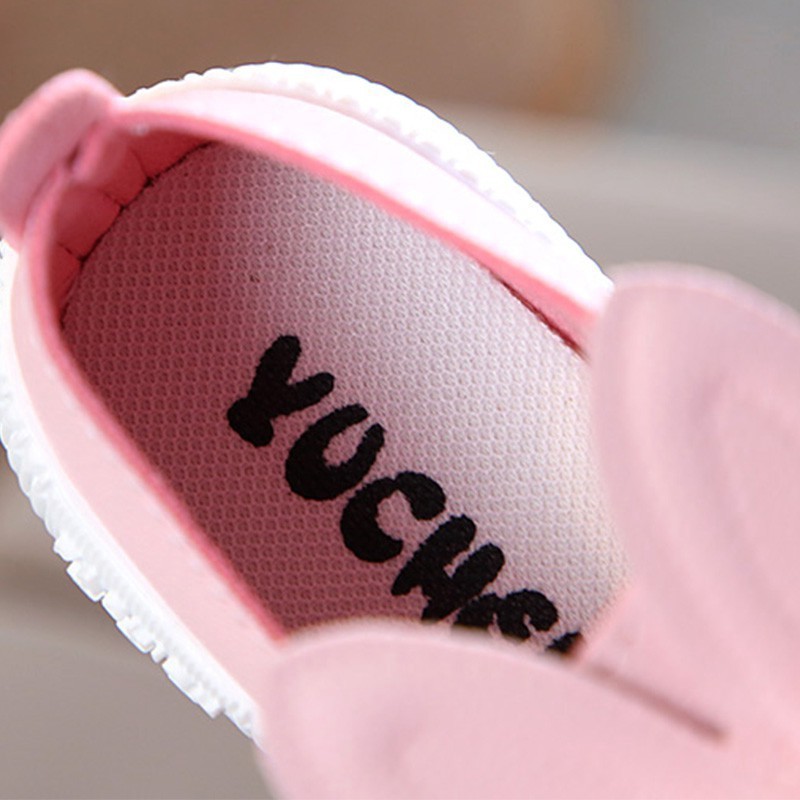 Giày bít mũi phối lông tai thỏ đáng yêu cho bé gái