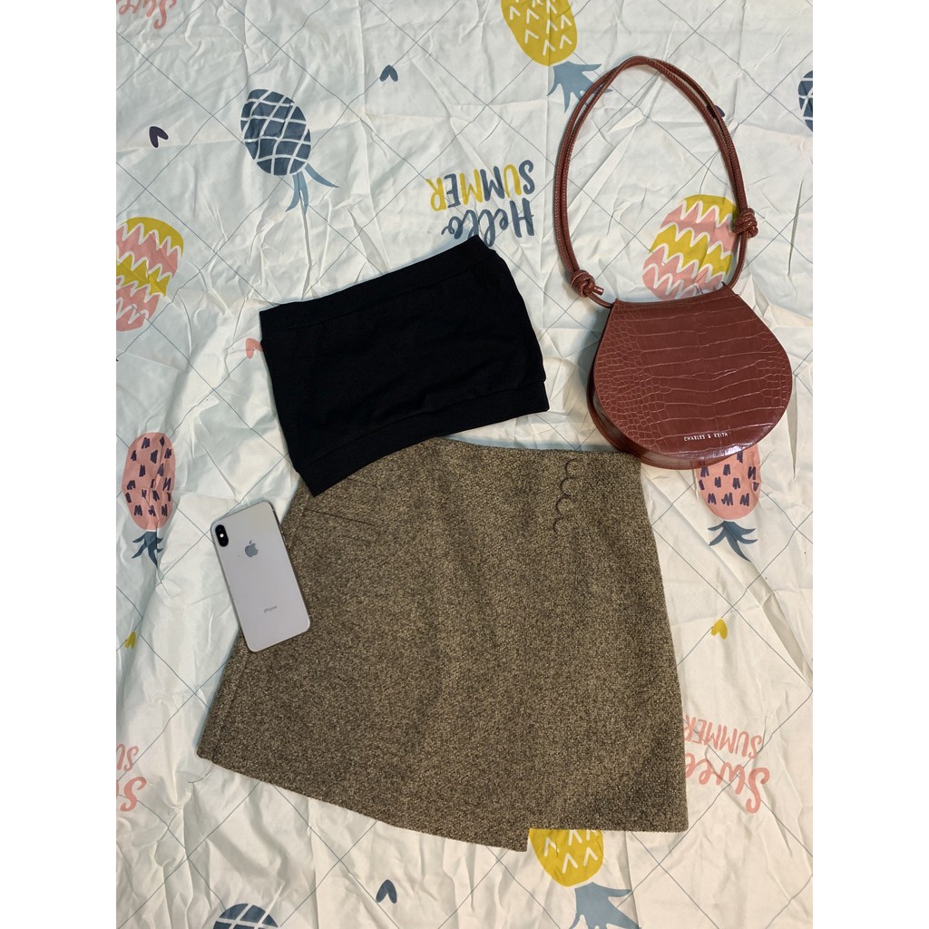 Thanh lí chân váy dạ ngắn nút bộc