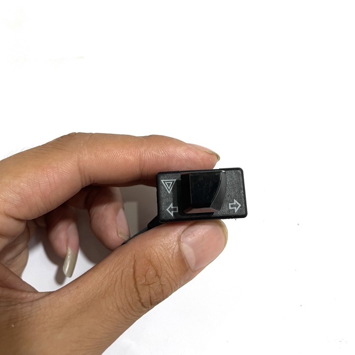 Công tắc Hazard nháy 4 xinhan cảnh báo nguy hiểm cho xe máy