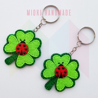 Móc khóa vải nỉ cỏ bốn lá may mắn