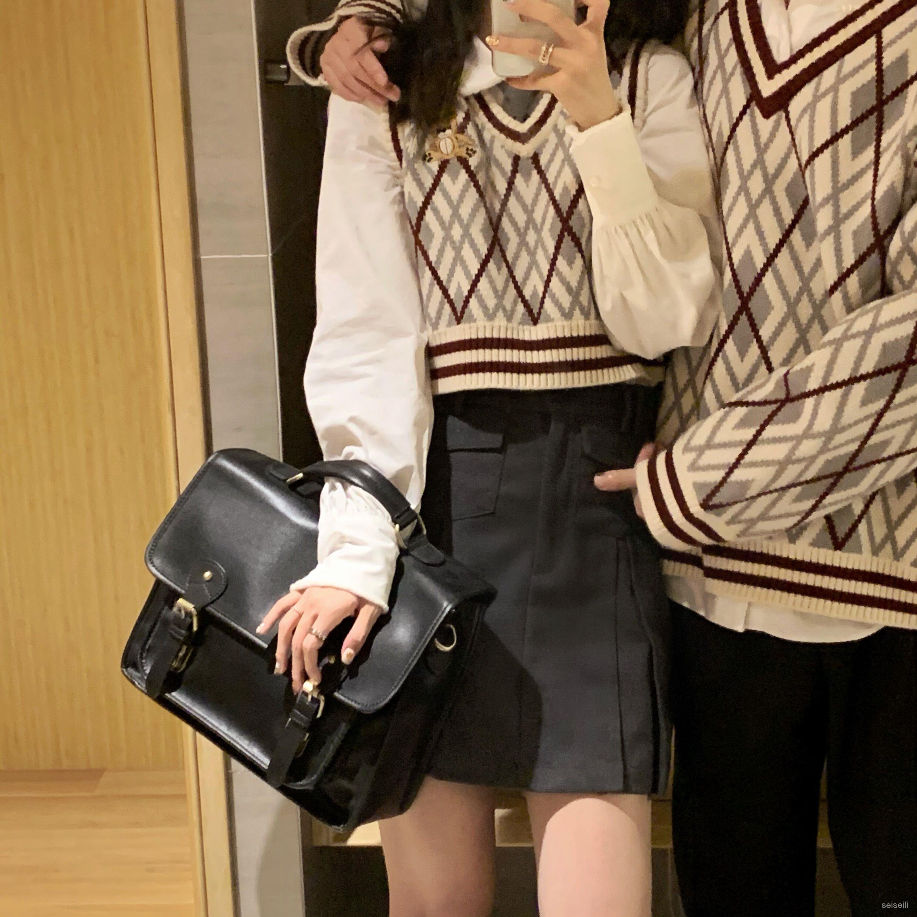 Áo Len Thêu Họa Tiết Thời Trang Cho Các Cặp Đôi | BigBuy360 - bigbuy360.vn