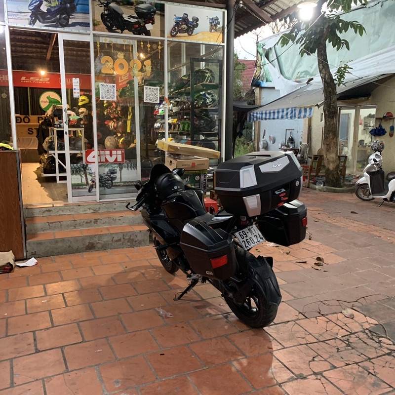 Yamaha R15 lên bộ 3 thùng sau Givi cực chất cùng bộ baga chính hãng