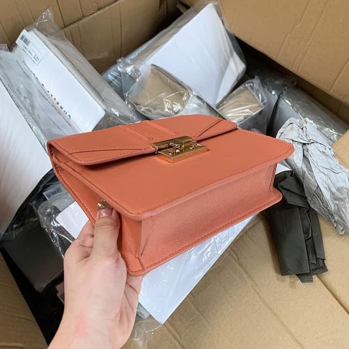 Túi CNK DA CÁ ĐUỐI 💥SIÊU XINH💥 túi xách QUỲNH BÚP BÊ xuất dư khóa gạt | BigBuy360 - bigbuy360.vn