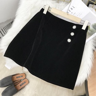 Chân váy cúc hoa nhung đen
