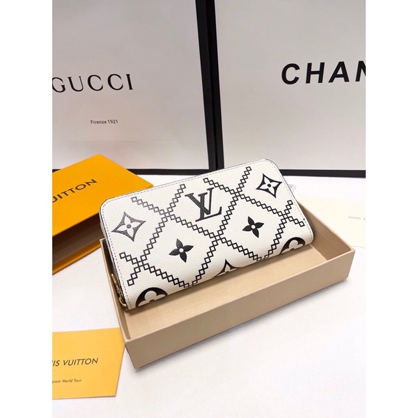 Ví cầm tay kéo khoá cao cấp logo thương hiệu Louis Vuitton LV Monogram Vernis da thật cao cấp