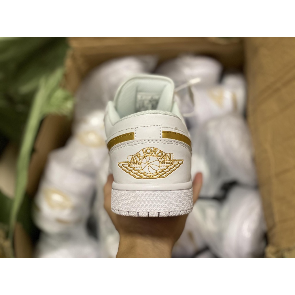 Giày Sneaker Jordan 1 Low Cổ Thấp Trắng Vệt Vàng White Metallic Gold Cao Cấp Da Nhăn Fullbox Kèm Phụ Kiện | BigBuy360 - bigbuy360.vn