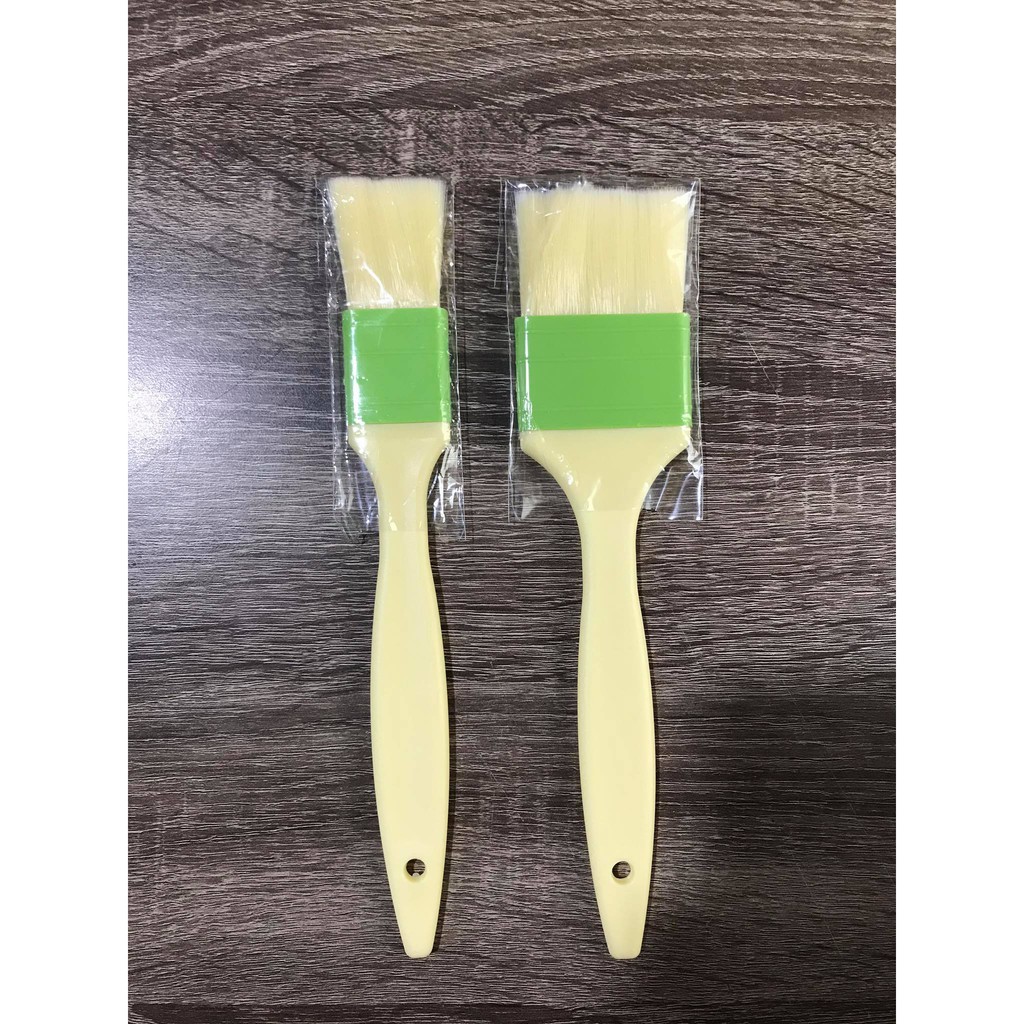 Chổi nhựa quét mặt bánh