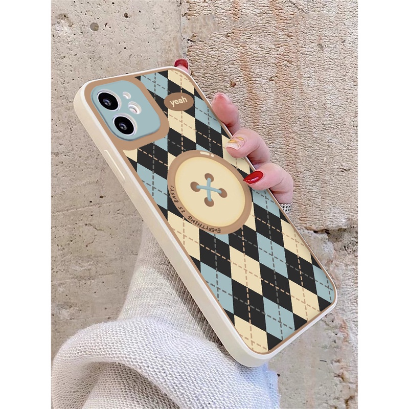 Ốp Iphone hình chiếc cúc nền caro hình thoi ốp lưng iphone cạnh vuông đủ mã từ 6 đến 13promax