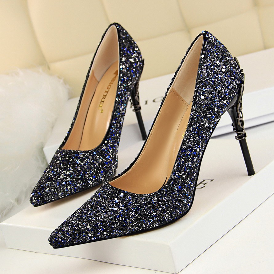 2020 mùa xuân mới bạc mũi cao gót nhọn sequins tiệc phù dâu cô giày cưới miệng cạn đơn