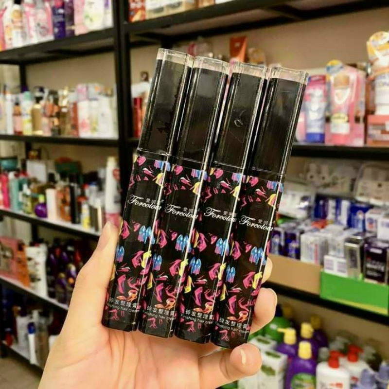 Mascara chải tóc vào nếp