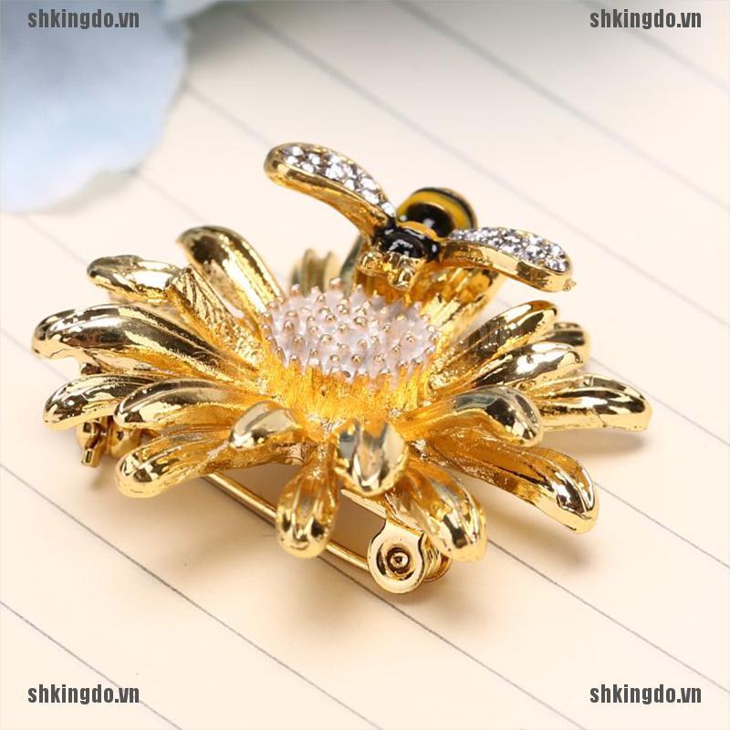 Trâm Cài Áo Hình Con Ong Và Hoa Cúc