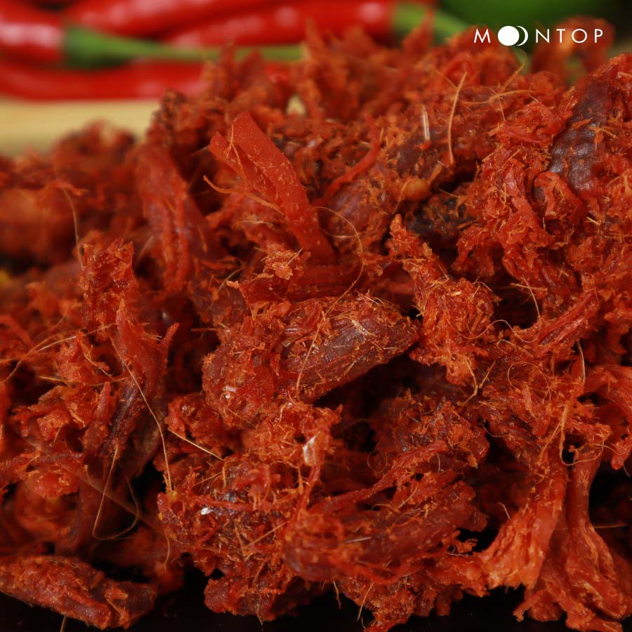 KHÔ BÒ SỢI SẢ ỚT THỢ SĂN (gà giả bò) - Hảo hạng loại 1 - Thịt khô homemade Moontop - Chất từng miếng thịt! | BigBuy360 - bigbuy360.vn